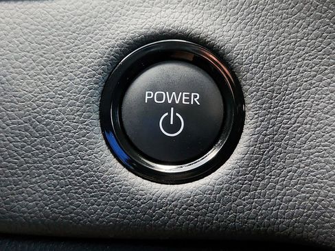 Used 2025 Toyota Tundra Limited AWD/4WD image 21