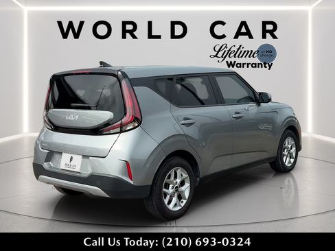Used 2023 Kia Soul LX w/ LX Technology Package FWD image 3