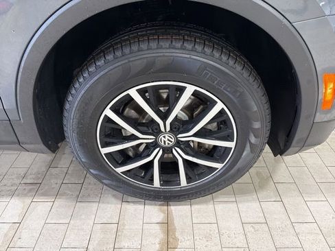 Certified 2021 Volkswagen Tiguan SE w/ Panoramic Sunroof Package image 30