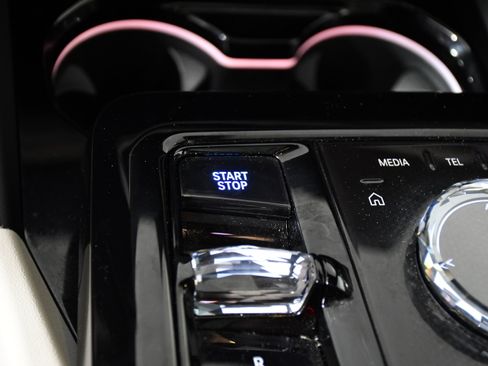 Used 2025 BMW i5 eDrive40i w/ Executive Package image 19