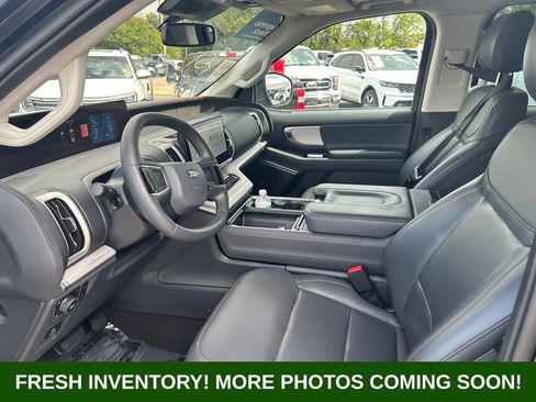 Used 2025 Ford Expedition Active AWD/4WD image 8