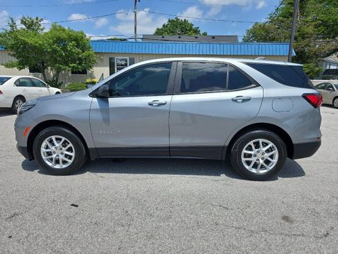 Used 2024 Chevrolet Equinox LS w/ LS Convenience Package AWD/4WD image 5