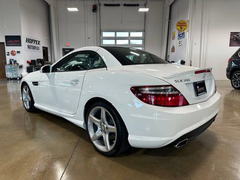 Used 2016 Mercedes-Benz SLK 300 image 11