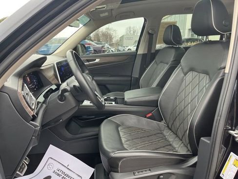 Used 2024 Volkswagen Atlas SEL Premium R-Line image 32