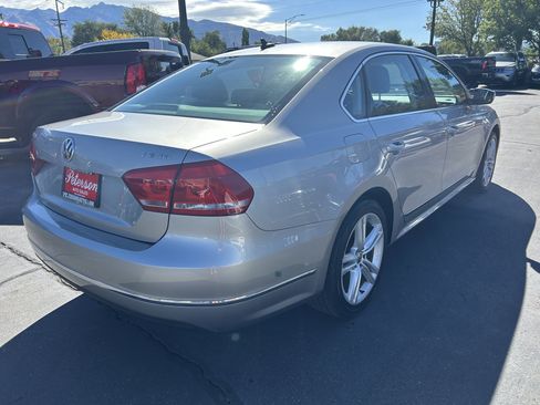 Used 2014 Volkswagen Passat 1.8T SEL Premium image 4