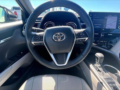 Used 2021 Toyota Camry XLE w/ Navigation Upgrade Package FWD image 4