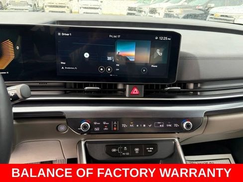 Used 2025 Kia Carnival FWD image 21
