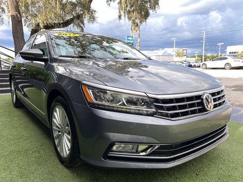 Used 2017 Volkswagen Passat 1.8T SE w/ SE Lighting Package image 3