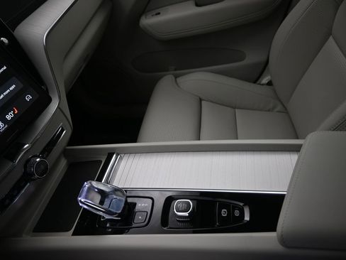 New 2026 Volvo XC60 T8 Ultra w/ Protection Package Premier image 16