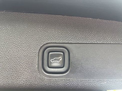 Used 2010 Cadillac Escalade Premium AWD/4WD image 18