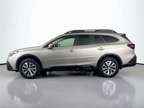 Used 2020 Subaru Outback Premium image 3