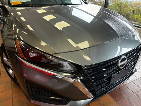 Used 2024 Nissan Altima 2.5 S FWD image 2