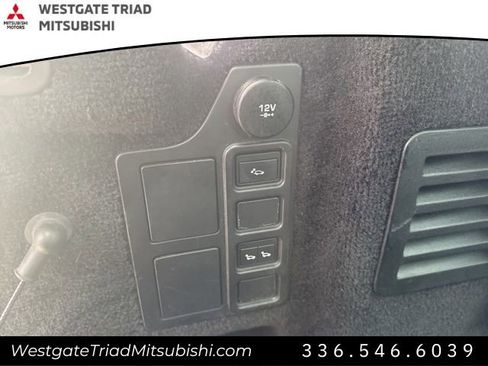 Used 2019 Land Rover Discovery HSE image 30