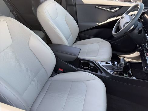 Certified 2024 Kia Niro EX FWD image 10