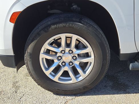 Used 2024 Chevrolet Tahoe LT RWD image 11