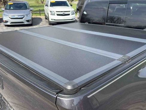 Used 2018 Toyota Tacoma Limited image 10