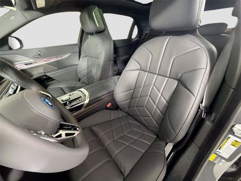 New 2026 BMW 750e xDrive AWD/4WD image 40