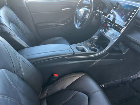 Used 2019 Toyota Avalon XLE w/ Moonroof Package FWD image 14
