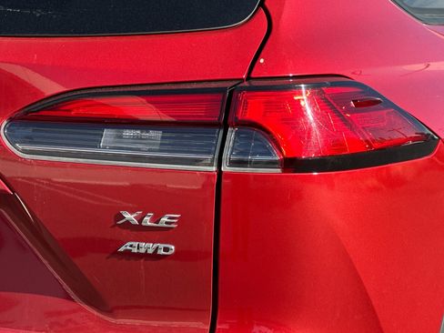 Used 2024 Toyota Corolla Cross XLE image 25