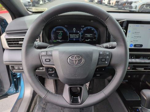 Used 2025 Toyota Camry XSE FWD image 18
