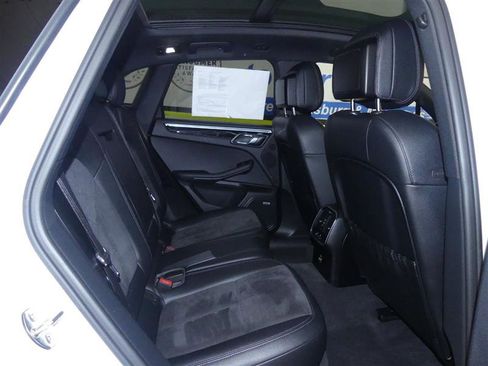 Used 2018 Porsche Macan image 19