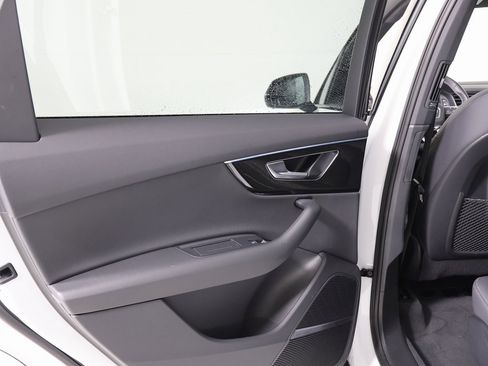 Used 2025 Audi Q7 2.0T Premium w/ Convenience Plus Package image 23