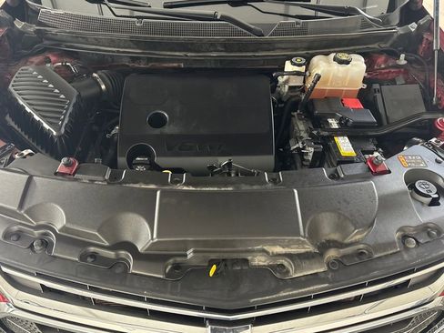 Used 2021 Chevrolet Traverse LT image 32