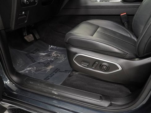 Used 2022 Jeep Wagoneer Series III w/ Flexible Seating Group image 38