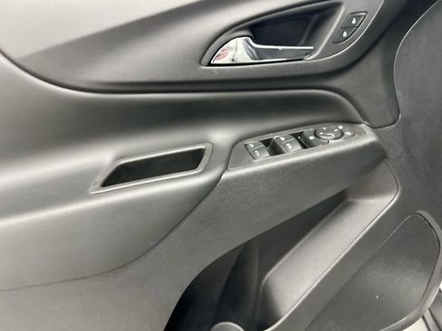 Used 2021 Chevrolet Equinox LT FWD image 20
