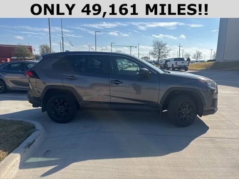 Used 2022 Toyota RAV4 LE image 2