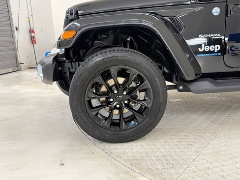 Used 2023 Jeep Wrangler Unlimited Sahara w/ Cold Weather Group AWD/4WD image 12