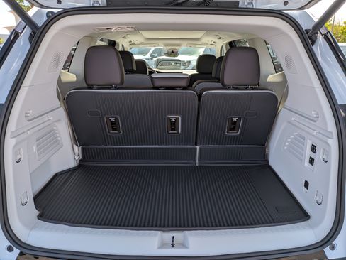 New 2026 GMC Acadia Denali image 17