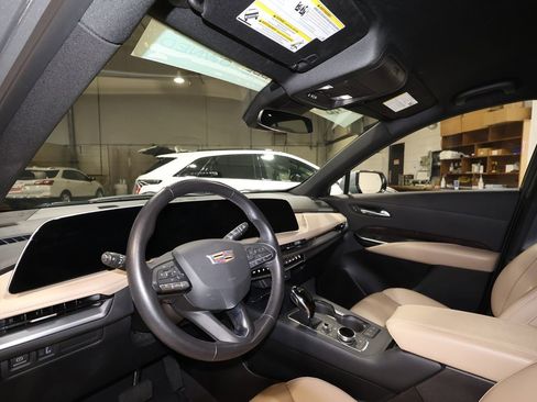 Certified 2025 Cadillac XT4 Premium Luxury image 9