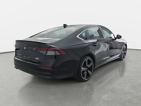 Used 2025 Honda Accord Sport image 3