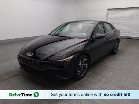 Used 2025 Hyundai Elantra SEL image 1