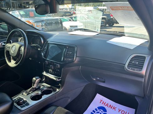 Used 2020 Jeep Grand Cherokee Altitude image 18