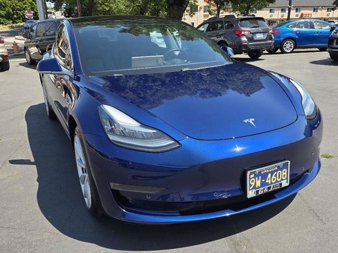 Used 2018 Tesla Model 3 Long Range RWD image 4