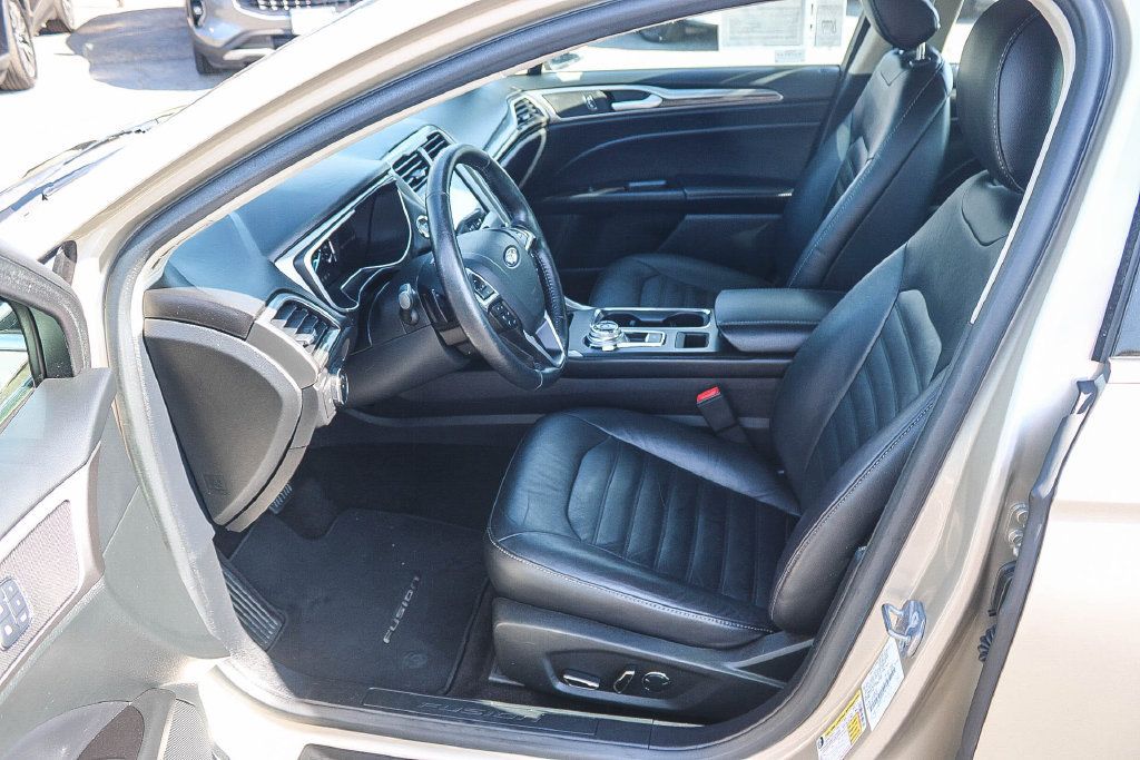 Certified 2017 Ford Fusion SE w/ Fusion SE Technology Package FWD image 20