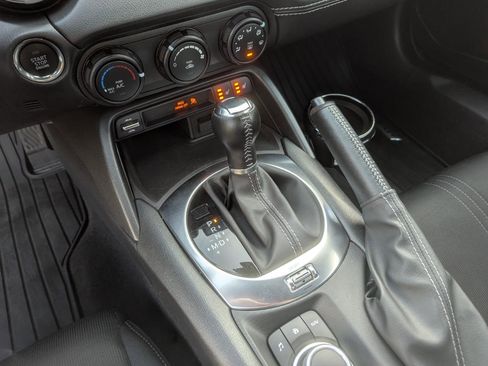 Used 2021 MAZDA MX-5 Miata RF Club RWD image 23