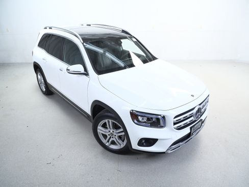 Certified 2021 Mercedes-Benz GLB 250 4MATIC image 4