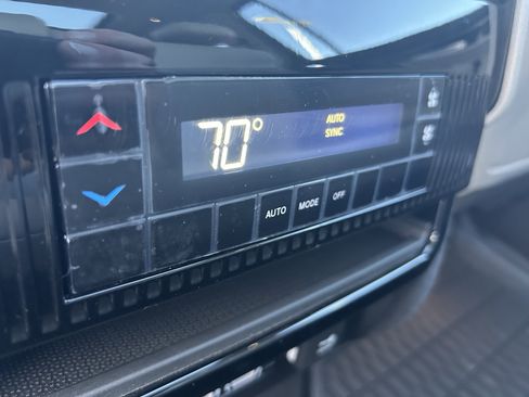 Used 2024 Jeep Wagoneer 4WD w/ Premium Group I image 18
