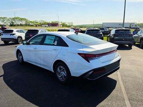 New 2026 Hyundai Elantra SEL Sport FWD image 5