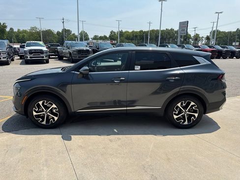 Used 2024 Kia Sportage EX FWD image 9