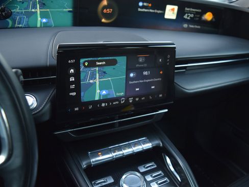 Used 2024 Lincoln Nautilus Reserve w/ Equipment Group 202A image 14