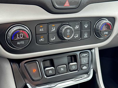 Used 2020 GMC Terrain SLT w/ Preferred Package AWD/4WD image 32