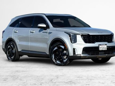 Certified 2025 Kia Sorento EX AWD/4WD image 2