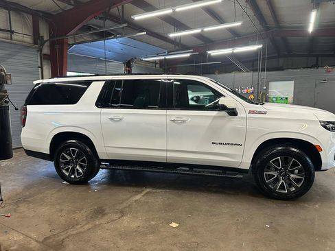 Used 2021 Chevrolet Suburban Z71 w/ Luxury Package AWD/4WD image 6