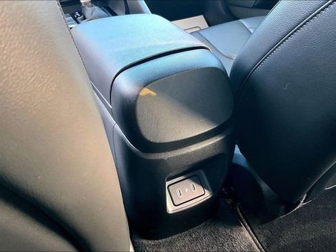 Used 2024 Hyundai Elantra Limited image 32