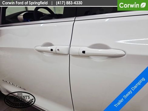 Used 2026 Chrysler Pacifica Pinnacle w/ Trailer Tow Group FWD image 19