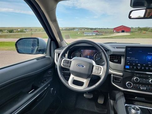 Used 2024 Ford Expedition Max XLT image 14